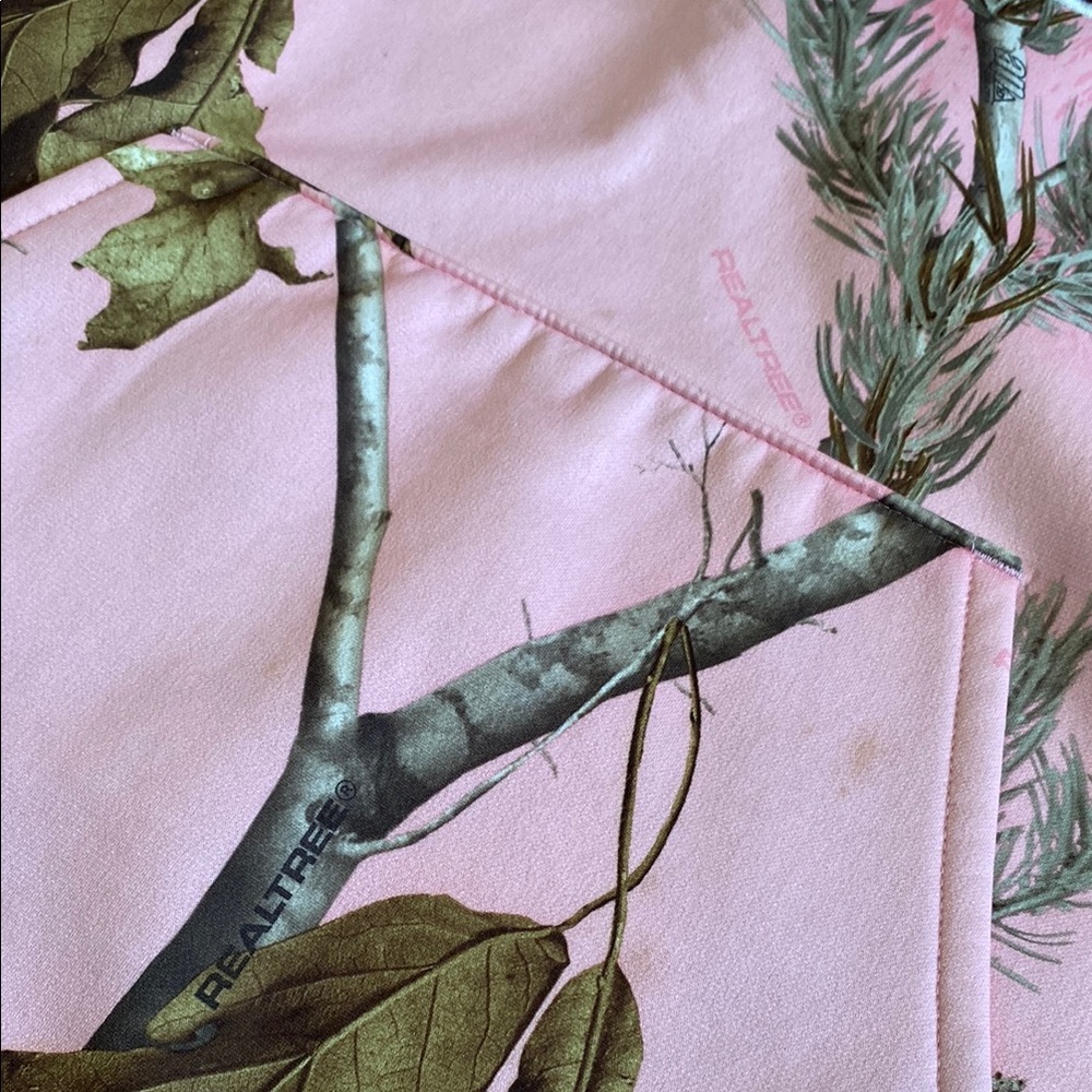 💛 Under Armour Pink and Maroon Camouflage Realtree Hoodie - Picture 4 of 4